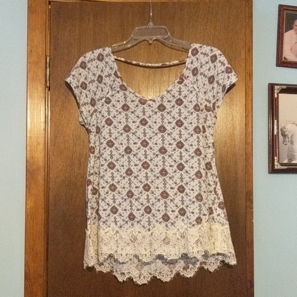 Patterned top with lace trim